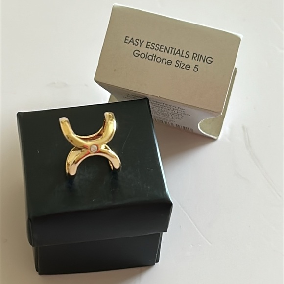 Avon Signature Collection East Essentials Ring  Goldtone Size 5 - New in box. - Picture 1 of 8